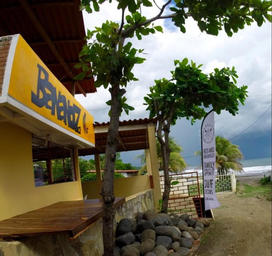 Bananoz Surfhouse Bed and Breakfast Transito Eksteriør billede